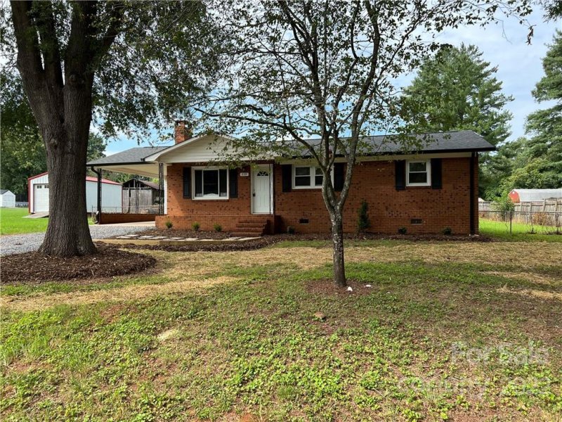 Property image 2 at 239 Harriet Lane, Statesville, NC 28625