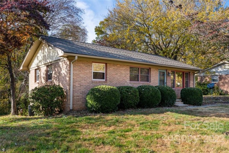 Property image 3 at 23 Birchwood Lane, Asheville, NC 28805