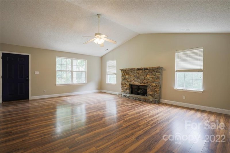 Property image 3 at 22 Moriah Lane, Asheville, NC 28803