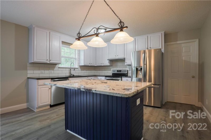 Property image 4 at 22 Moriah Lane, Asheville, NC 28803