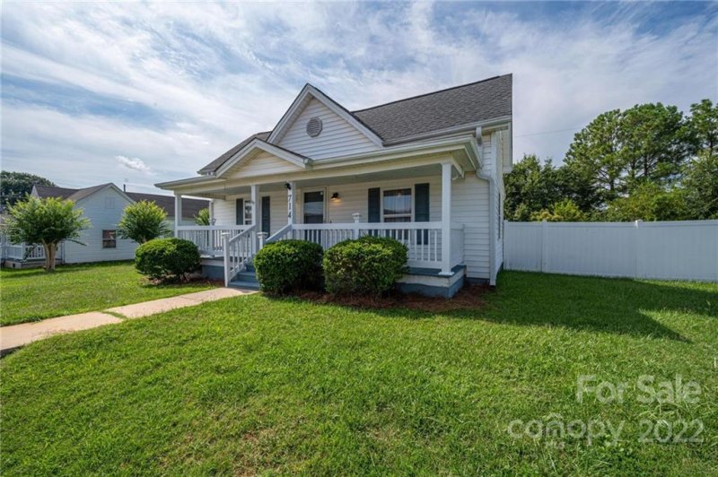 Property image 3 at 714 Brook Street, Belmont, NC 28012
