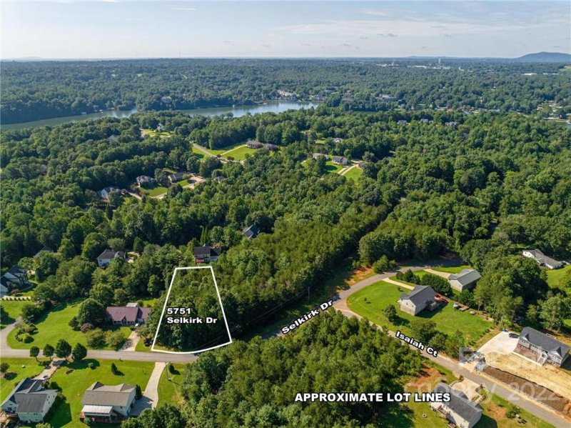 Property image 3 at 5743 Selkirk Drive, Hickory, NC 28601