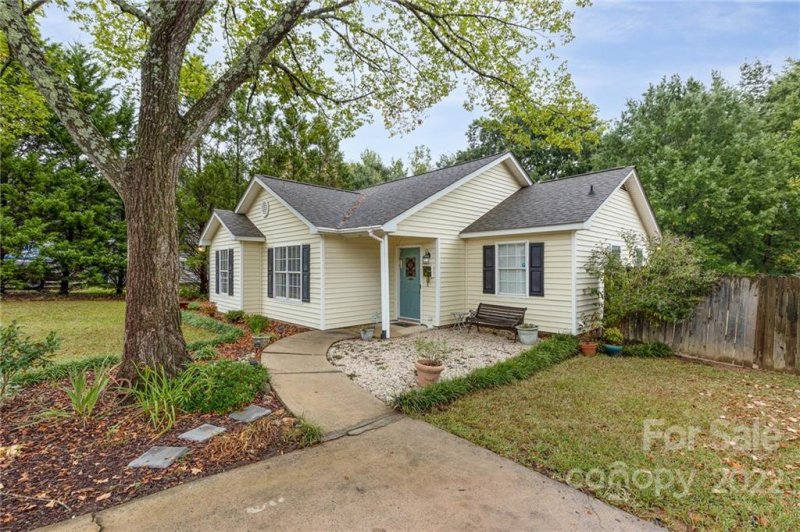 Property image 2 at 1600 Blackfoot Lane, Matthews, NC 28104