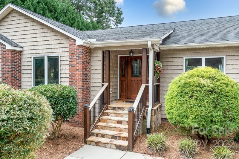 Property image 2 at 9561 Riviera Drive, Sherrills Ford, NC 28673