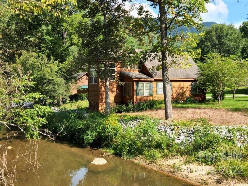 Property image 2 at 25 Reedy Creek Court, Hendersonville, NC 28792