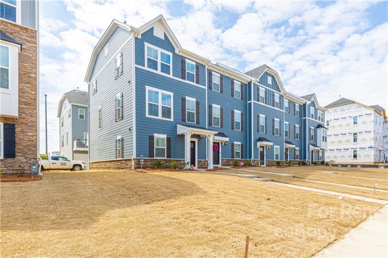 Property image 2 at 1225 Ashbury Street, Charlotte, NC 28216
