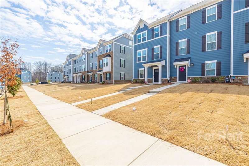 Property image 3 at 1225 Ashbury Street, Charlotte, NC 28216