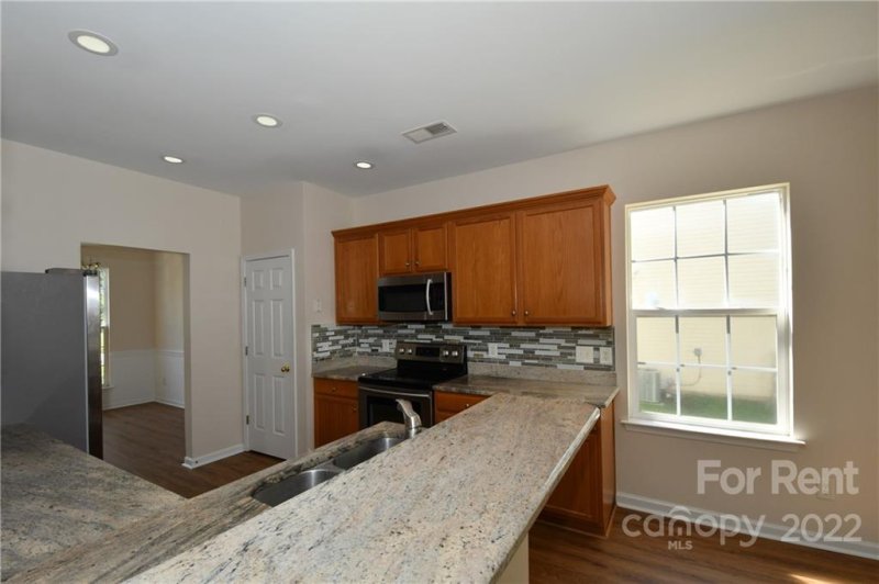 Property image 3 at 128 Vance Crescent Drive, Mooresville, NC 28117