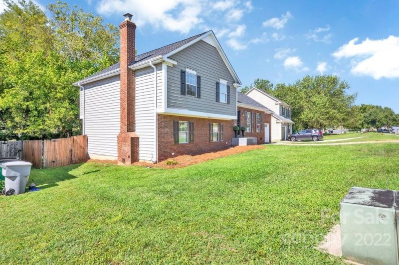 Property image 2 at 1023 Yorkdale Drive, Charlotte, NC 28217