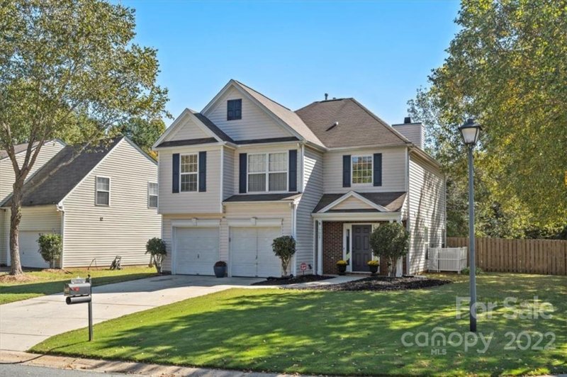 Property image 3 of 7027 Long Run Lane in Chastain Walk, Charlotte, NC 28216