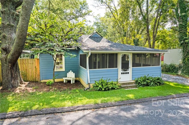 Property image 2 at 703 Miami Terrace, Hendersonville, NC 28791