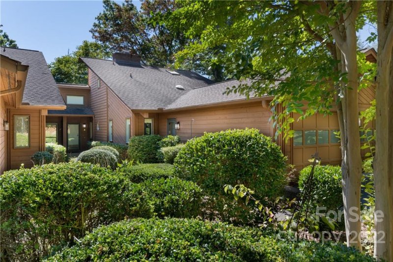 Property image 2 at 203 Woodfield Drive, Asheville, NC 28803