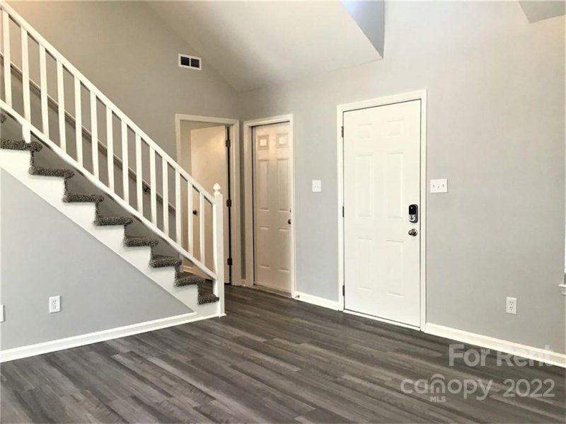 Property image 2 at 3001 Overlook Trail, Charlotte, NC 28212