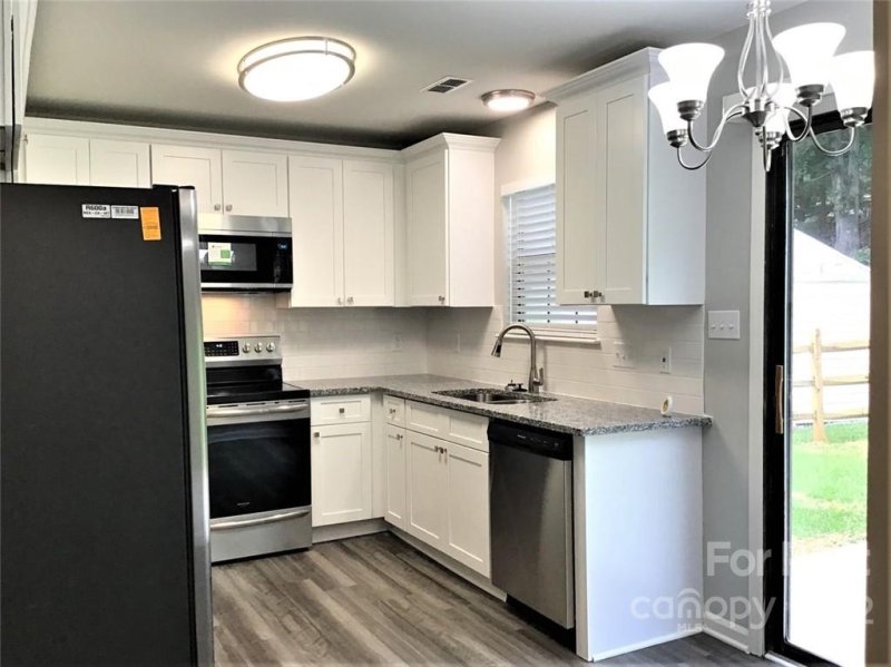 Property image 3 at 3001 Overlook Trail, Charlotte, NC 28212