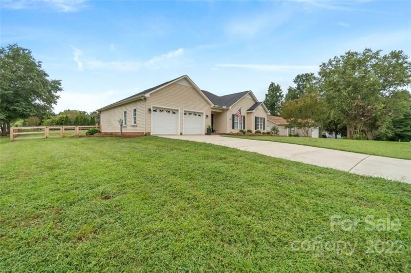 Property image 3 at 103 Park Vista Drive, Troutman, NC 28166