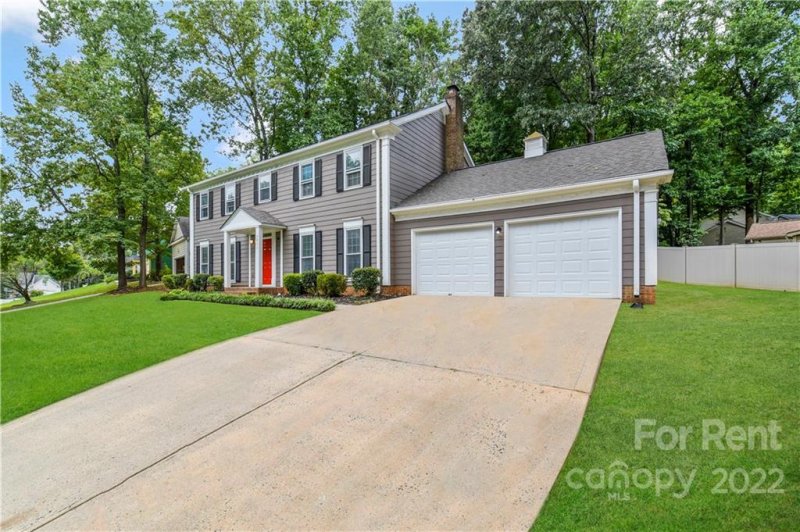 Property image 3 at 7311 Canyon Drive, Charlotte, NC 28262