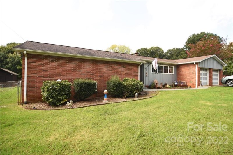 Property image 3 at 907 15th Street, Conover, NC 28613