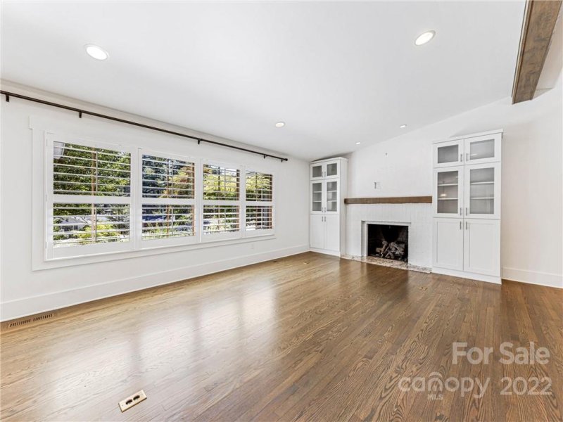 Property image 4 at 12 Robinhood Road, Asheville, NC 28804