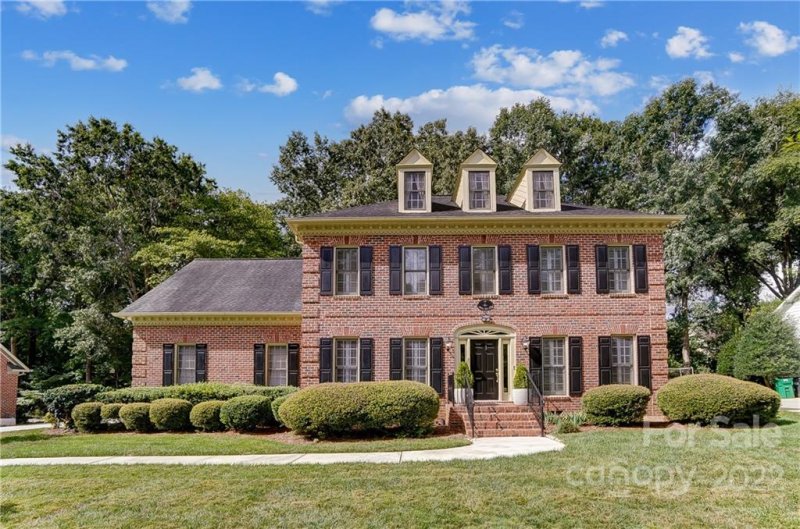 1101 Laurel Park Lane