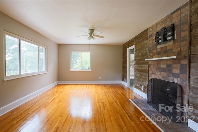 Property image 3 at 801 Saint Michaels Lane, Gastonia, NC 28052