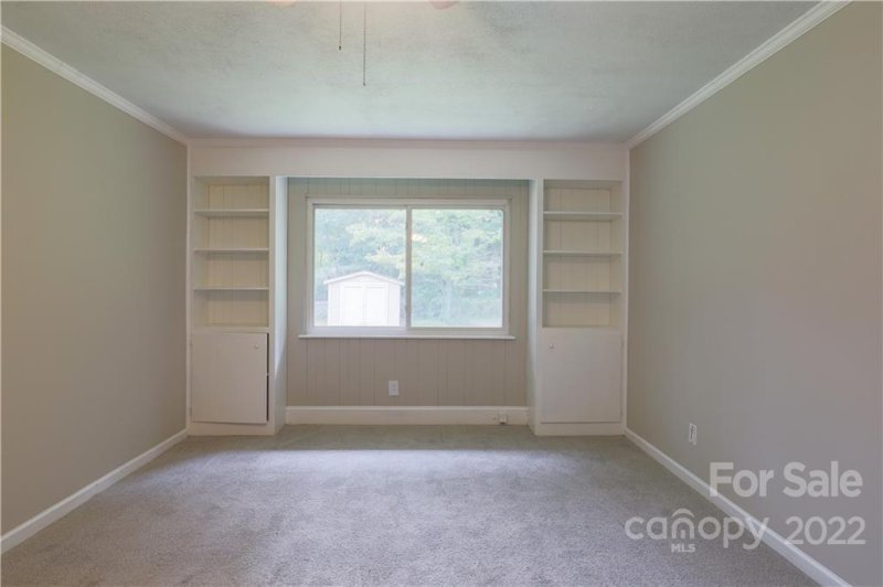 Property image 5 at 801 Saint Michaels Lane, Gastonia, NC 28052