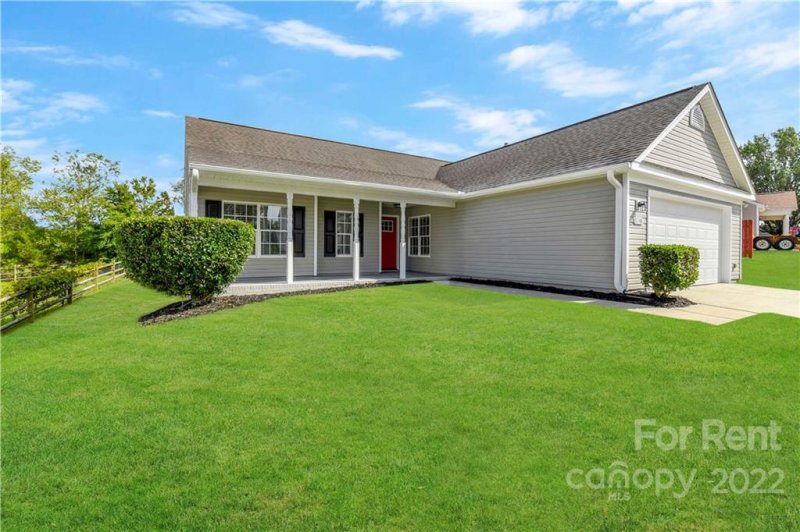 Property image 2 at 11310 Silver Glen Lane, Charlotte, NC 28262