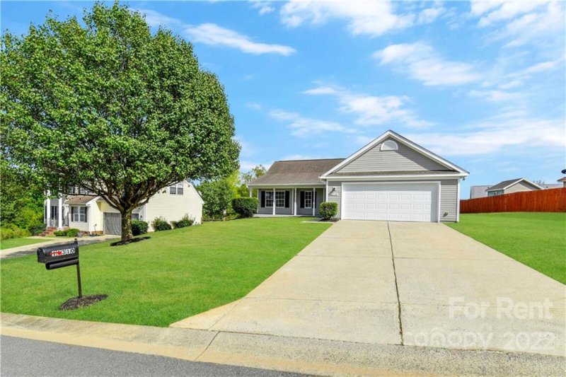 Property image 3 at 11310 Silver Glen Lane, Charlotte, NC 28262