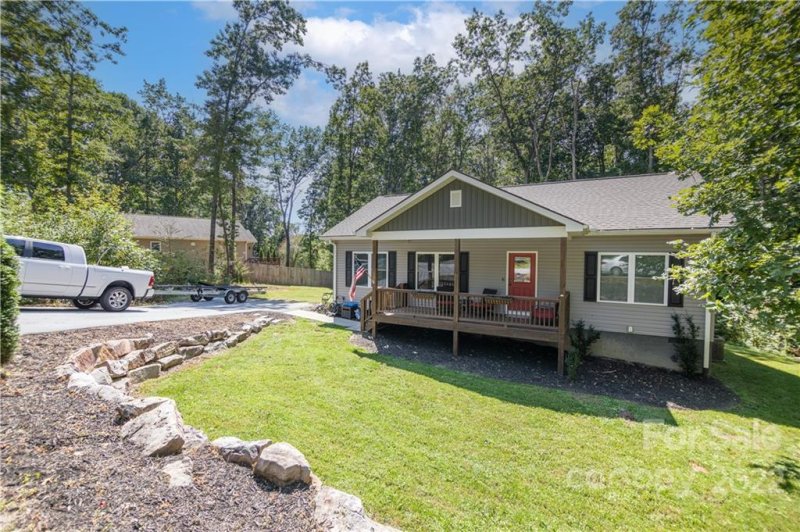 Property image 2 at 223 Mansfield Street, Hendersonville, NC 28791