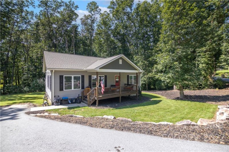 Property image 3 at 223 Mansfield Street, Hendersonville, NC 28791