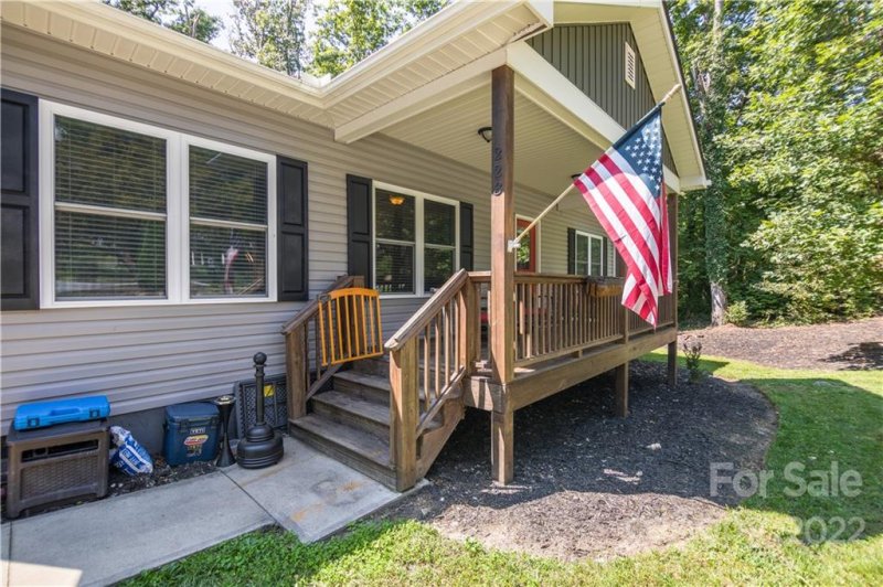 Property image 4 at 223 Mansfield Street, Hendersonville, NC 28791