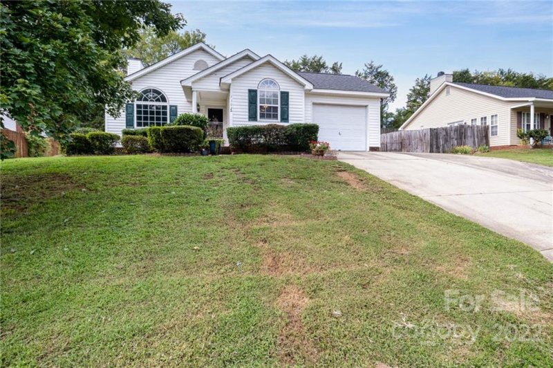 Property image 2 at 7302 Flodden Field Court, Charlotte, NC 28217