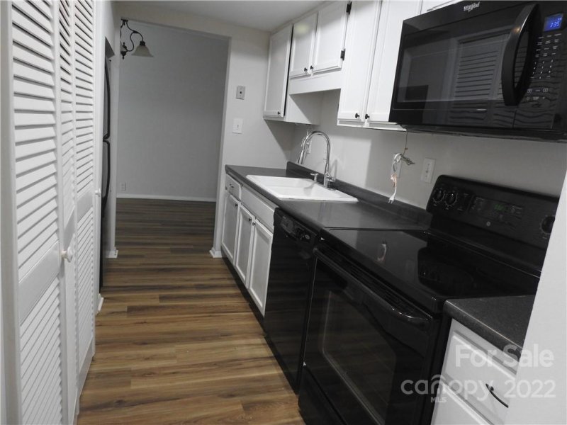 Property image 4 at 7015 Stonington Lane, Charlotte, NC 28227