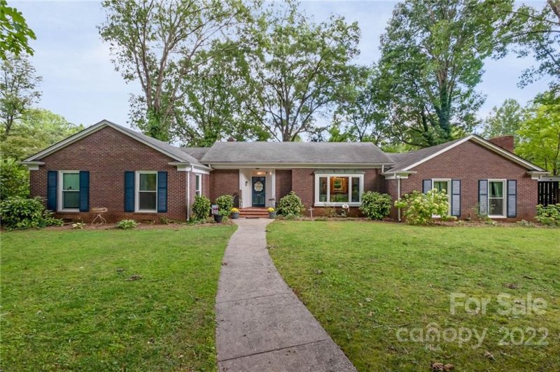 1615 Brentwood Drive