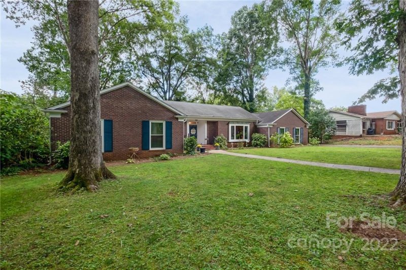 Property image 2 at 1615 Brentwood Drive, Newton, NC 28658