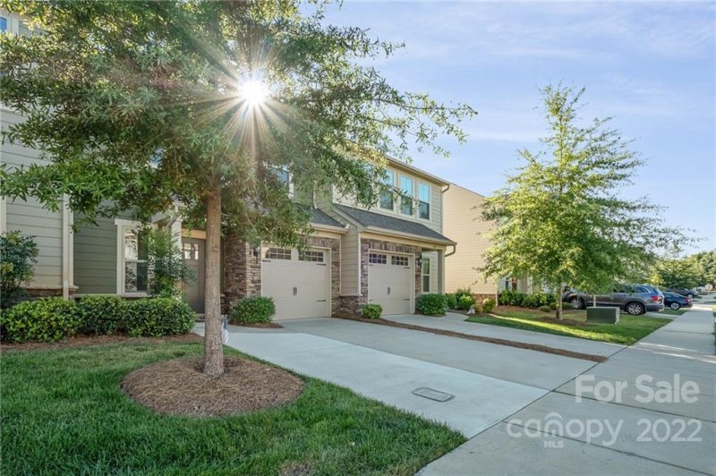 Property image 2 at 322 Scenic View Lane, Matthews, NC 28104