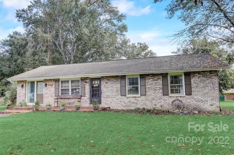 25 W Silverleaf Drive