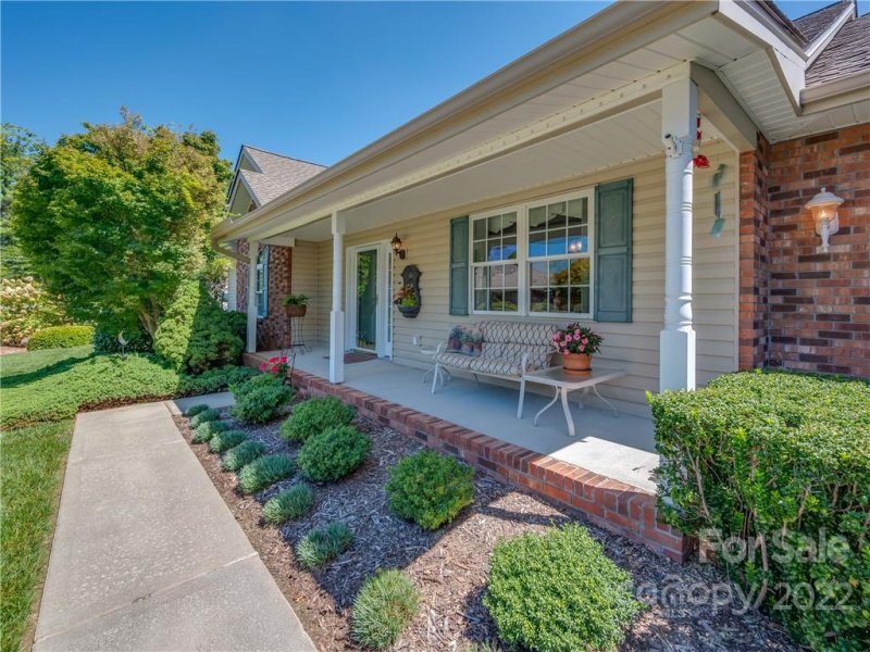 Property image 2 at 326 Mountain Valley Drive, Hendersonville, NC 28739