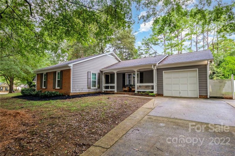 Property image 2 at 2501 Dryden Lane, Charlotte, NC 28210