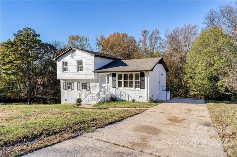 Property image 2 at 306 Short Hills Drive, Charlotte, NC 28217