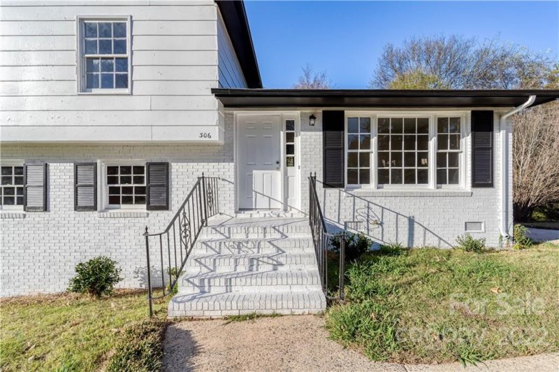 Property image 3 at 306 Short Hills Drive, Charlotte, NC 28217