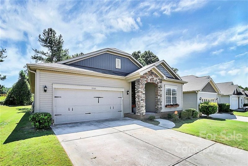 Property image 2 at 9203 Aubrac Lane, Charlotte, NC 28213