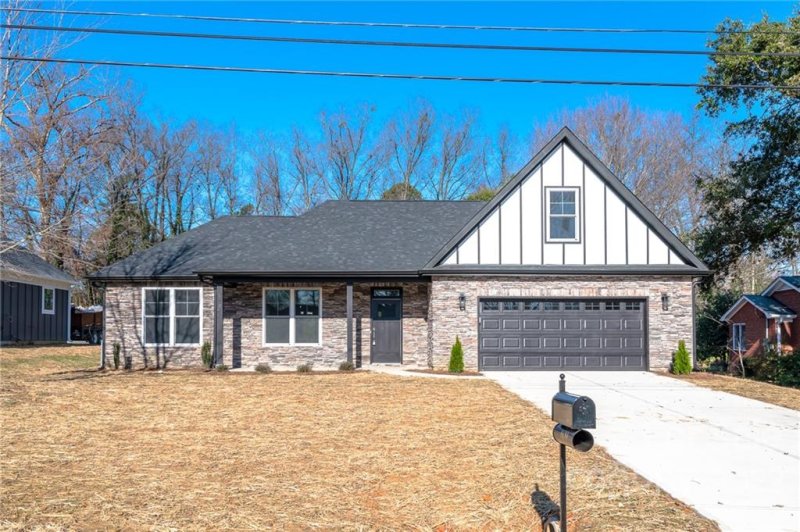 Property image 4 at 609 Gray Drive, Charlotte, NC 28213