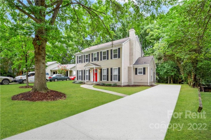 Property image 2 at 8213 Meadowdale Lane, Charlotte, NC 28227