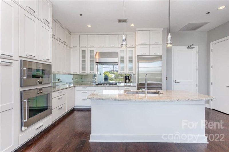 Property image 2 at 1100 Metropolitan Avenue, Charlotte, NC 28204