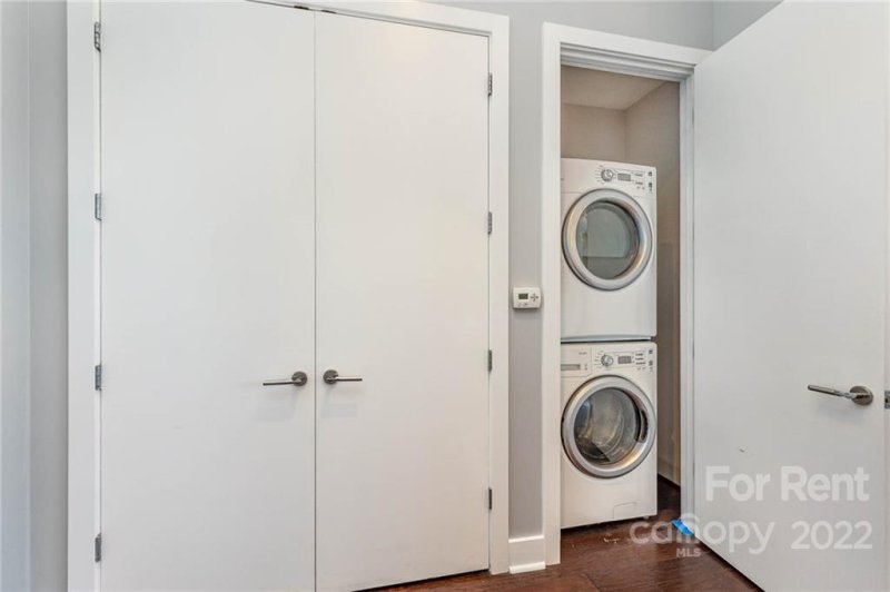 Property image 4 at 1100 Metropolitan Avenue, Charlotte, NC 28204