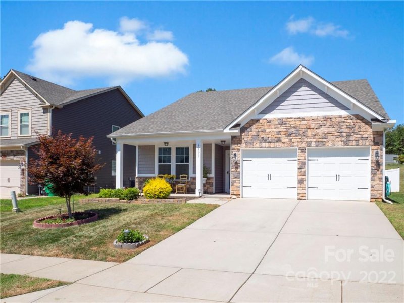 Property image 2 at 10011 Michael Crossing Drive, Charlotte, NC 28213