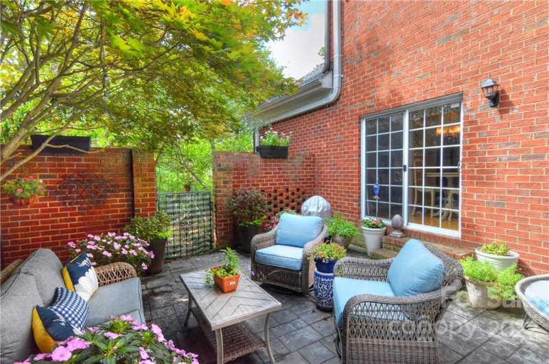 Property image 3 at 9410 Bonnie Briar Circle, Charlotte, NC 28277