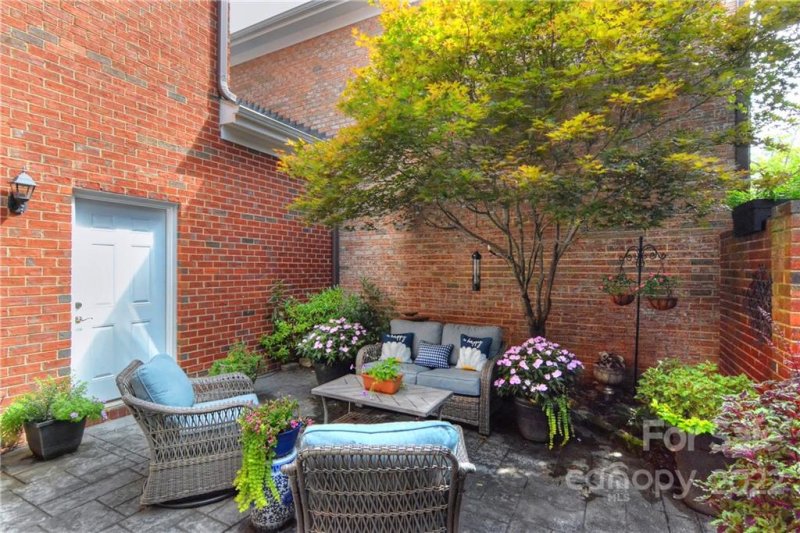 Property image 4 at 9410 Bonnie Briar Circle, Charlotte, NC 28277