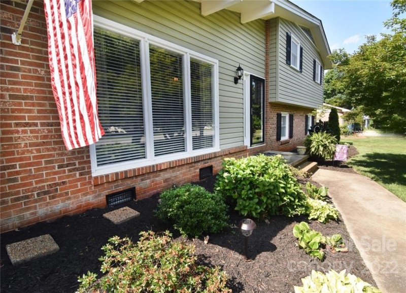 Property image 3 at 2370 23rd Avenue Drive, Hickory, NC 28601