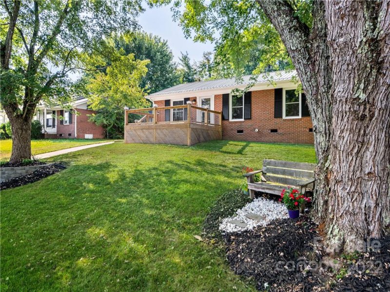 Property image 2 at 19 Starmount Drive, Asheville, NC 28806